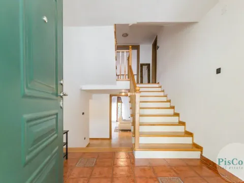 Izdavanje, četvorosoban stan, 300m², Gorica C, Podgorica - image 10