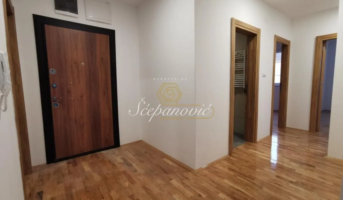 Prodaja, četvorosoban stan, 103m², Salajka, Novi Sad Sve Podlokacije
