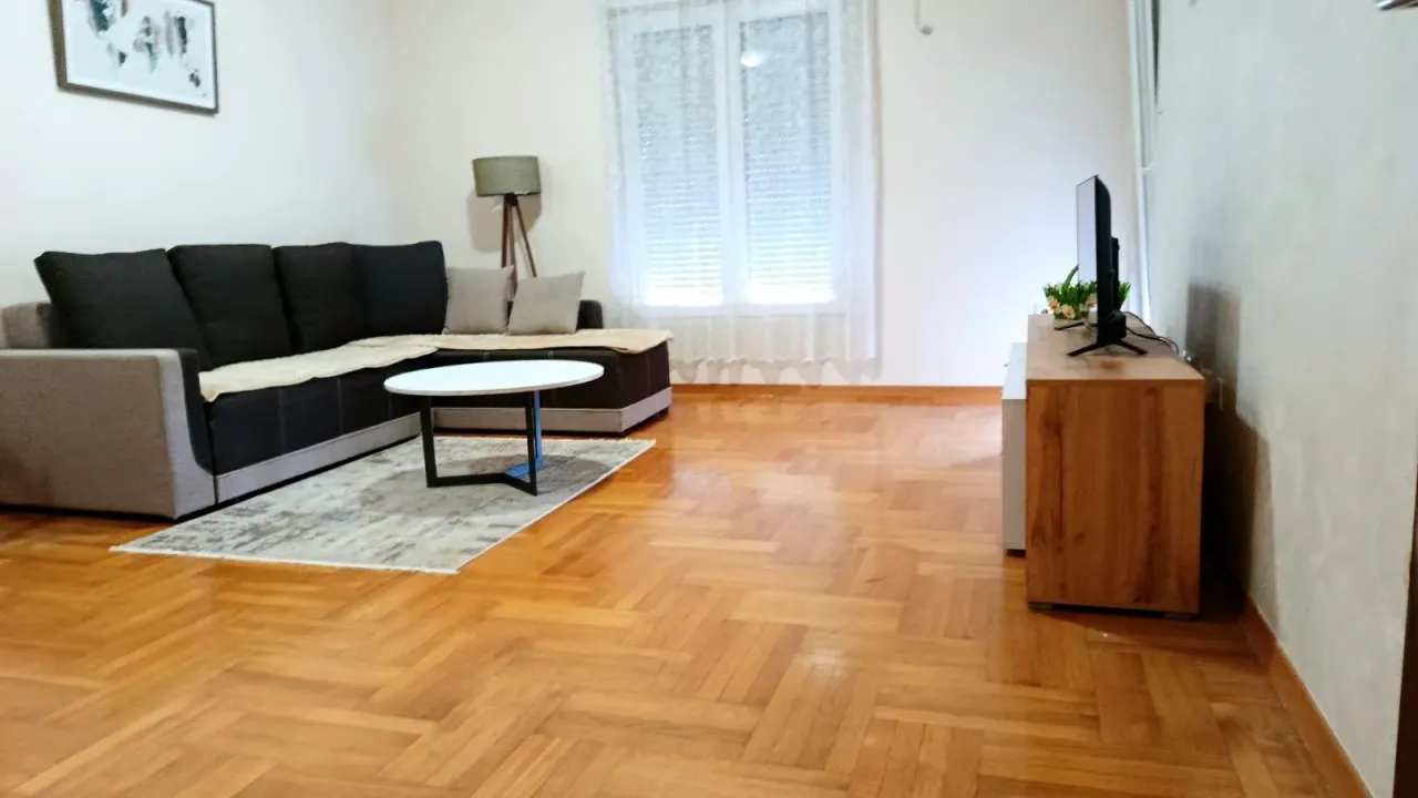 Izdavanje, jednosoban stan, 52m², Pobrežje, Podgorica