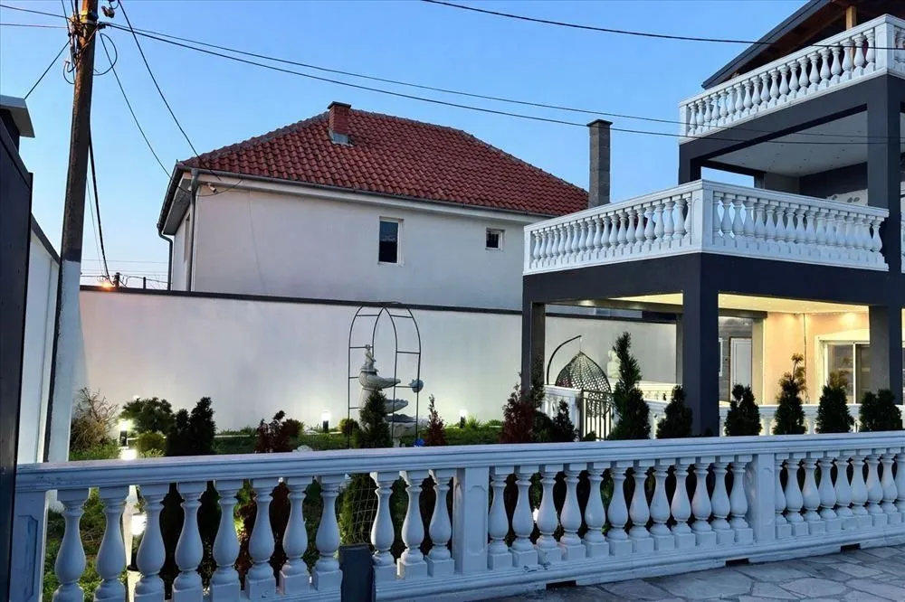 Prodaja, kuća, 222m², Borča Sve Podlokacije, Beograd