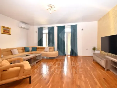 Rent, four bedroom apartment, 160m², Tološi, Podgorica - image 2