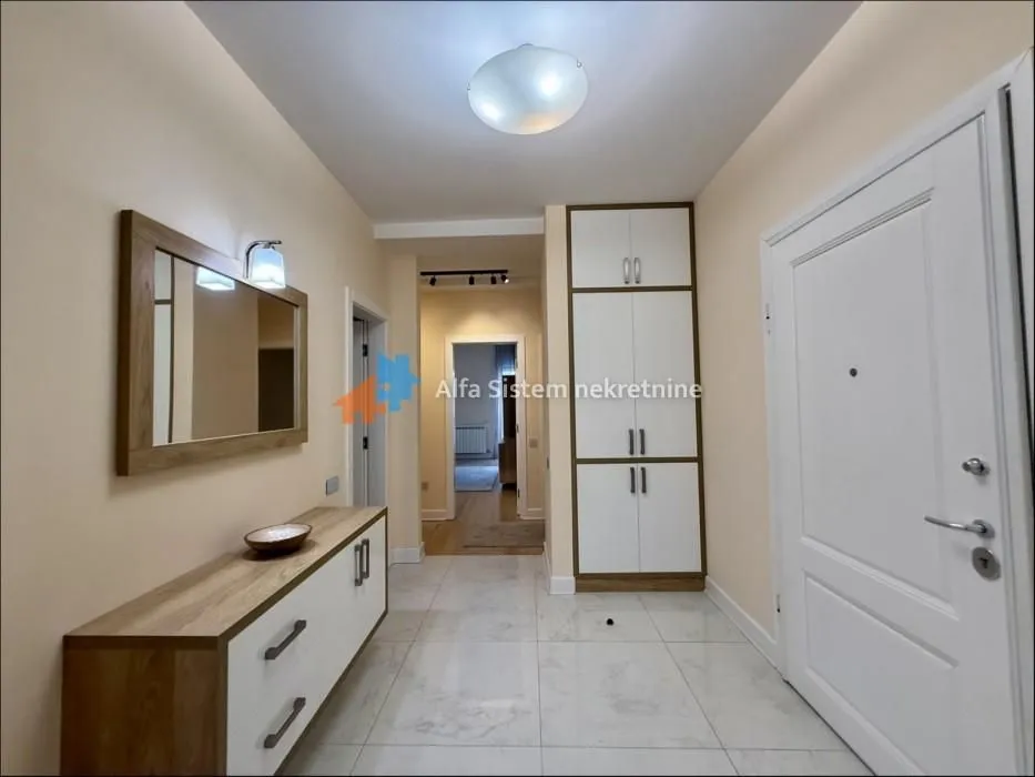 Rent, four bedroom apartment, 185m², Neimar, Vračar Sve Podlokacije