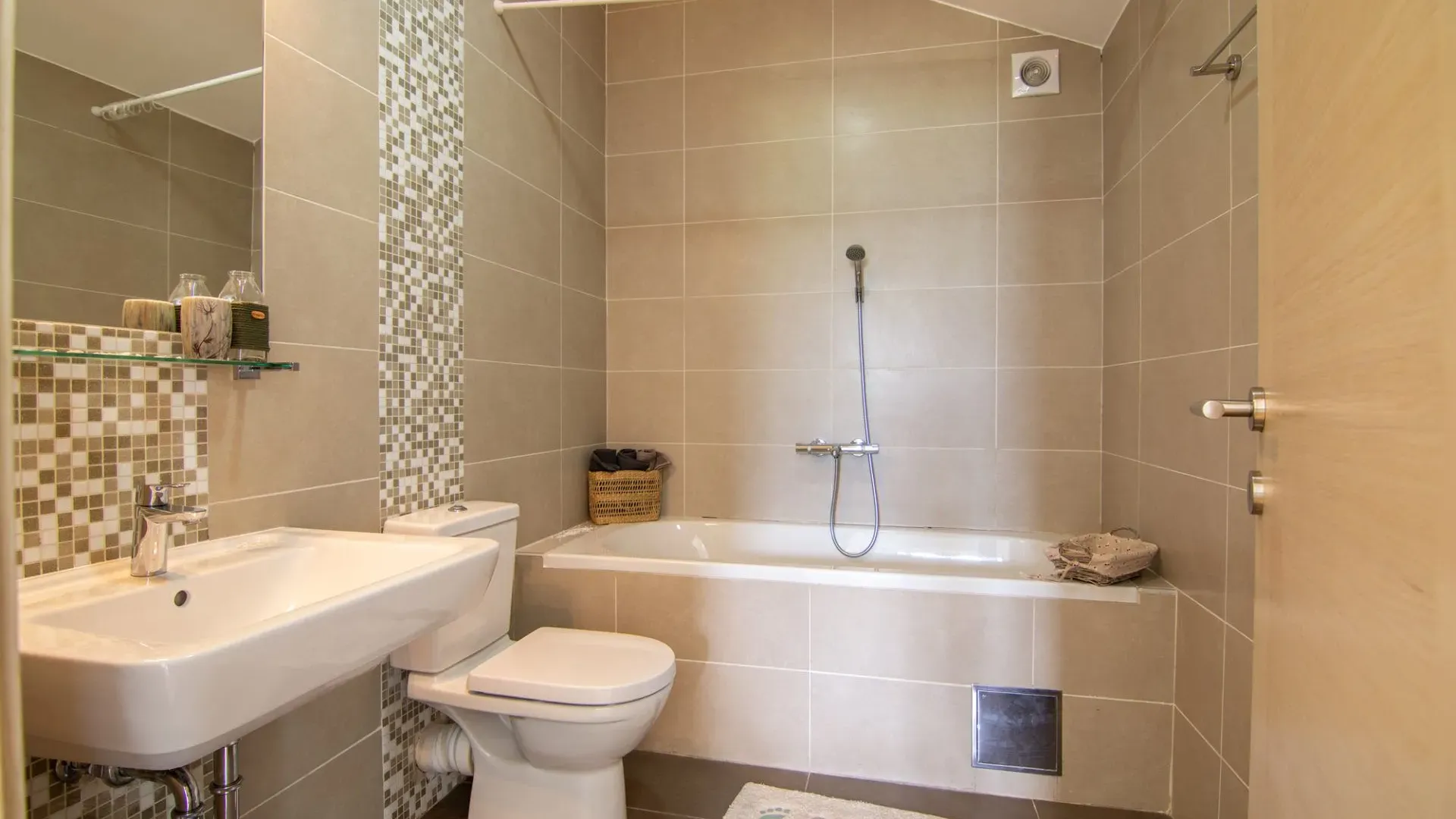 Sale, apartment, 91m², Morinj, Kotor