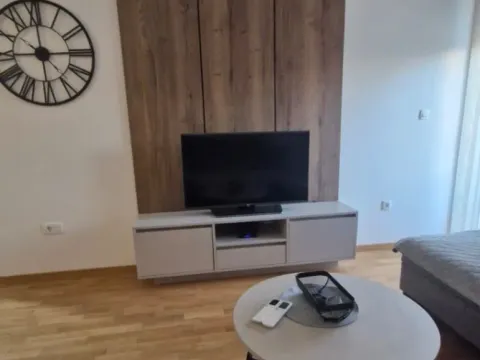 Izdavanje, jednosoban stan, 45m², Pobrežje, Podgorica - image 8