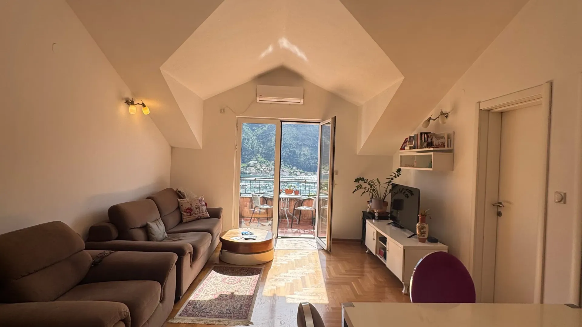 Sale, two bedroom apartment, 62m², Dobrota, Kotor