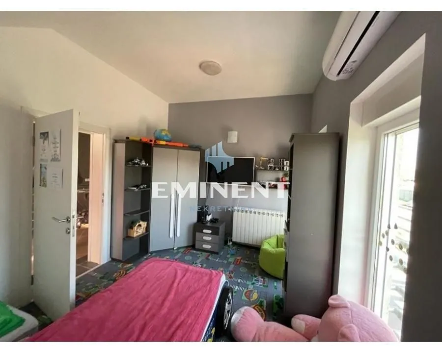 Prodaja, kuća, 342m², Stari Banovci, Stara Pazova