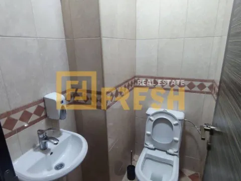 Izdavanje, poslovni prostor, 84m², Tološi, Podgorica - image 4