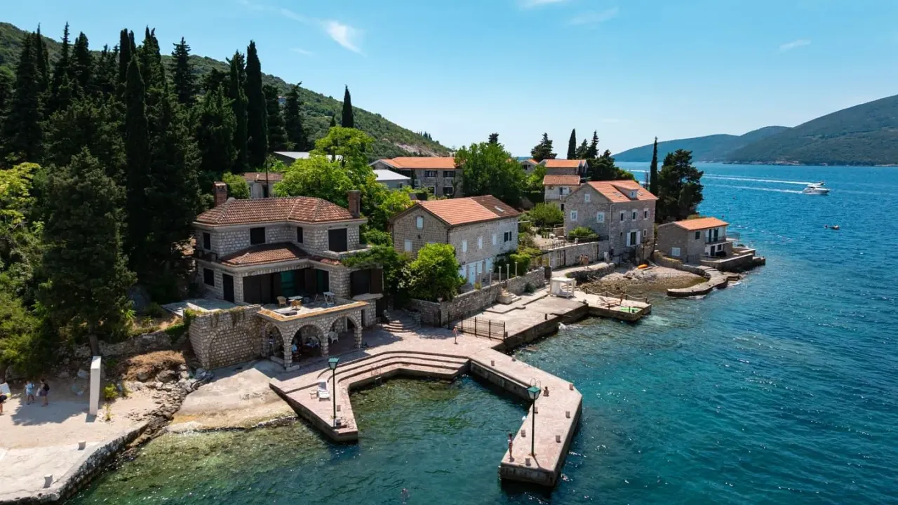 Sale, house, 350m², Rose, Herceg Novi