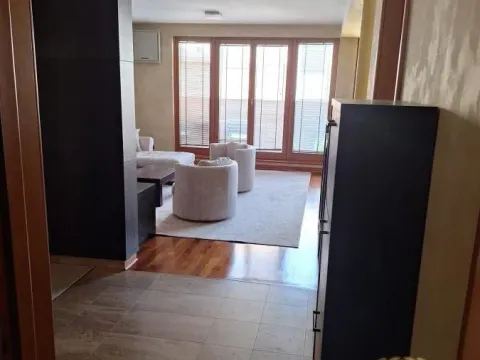 Izdavanje, trosoban stan, 90m², Vračar Hram, Vračar Sve Podlokacije - image 2