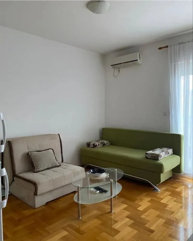 Rent, studio apartment, 29m², Stari Aerodrom, Podgorica