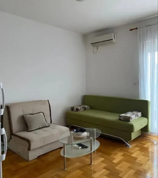 Rent, studio apartment, 29m², Stari Aerodrom, Podgorica