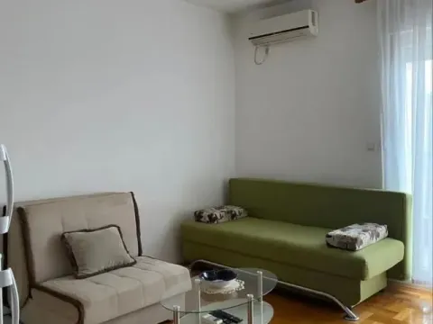 Rent, studio apartment, 29m², Stari Aerodrom, Podgorica - image 1