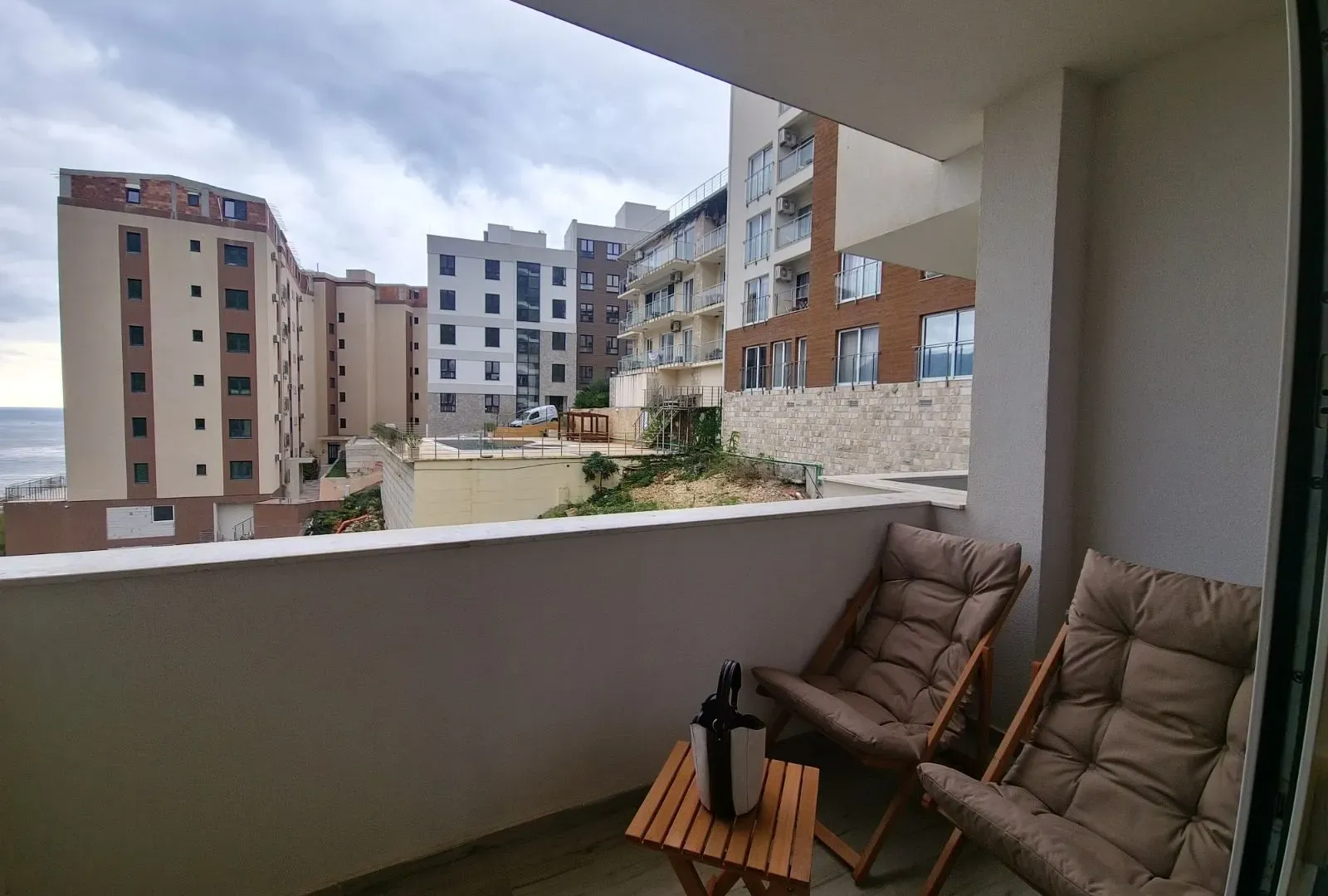 Izdavanje, garsonjera, 25m², Bečići, Budva