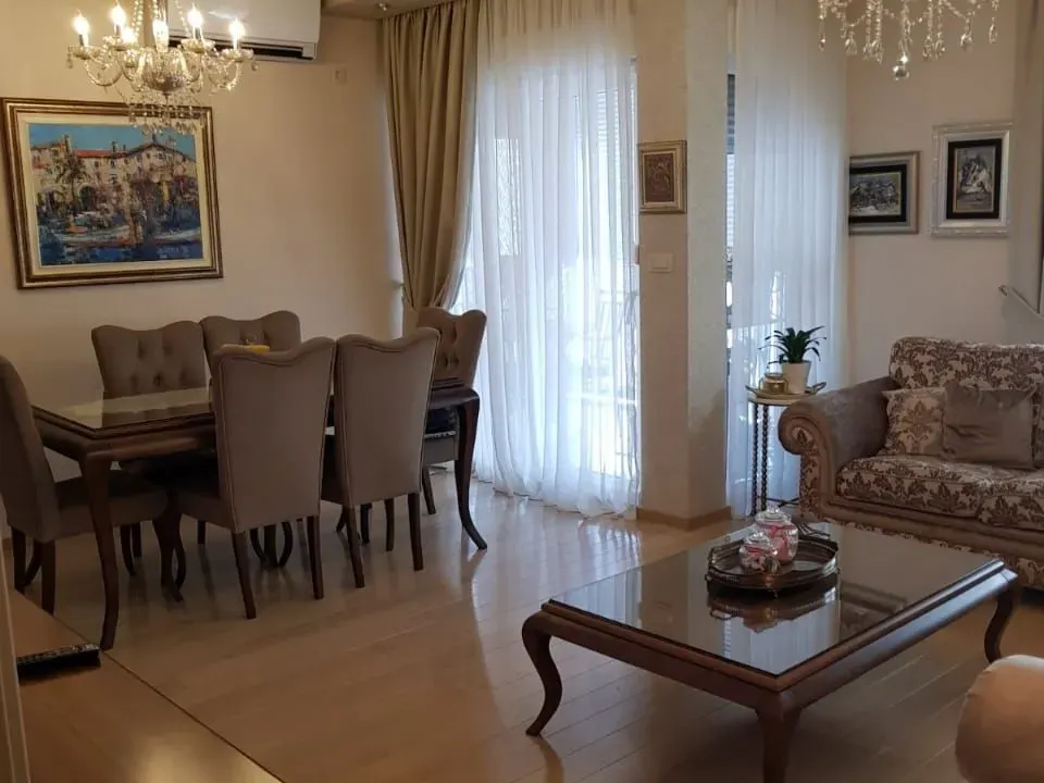 Izdavanje, trosoban stan, 100m², City Kvart, Podgorica