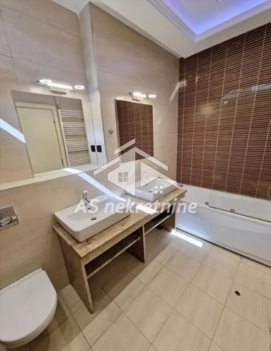 Izdavanje, četvorosoban stan, 148m², Savski Venac, Beograd
