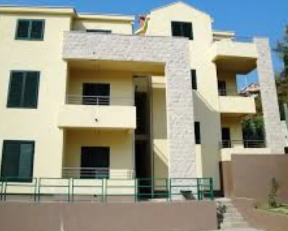 Izdavanje, dvosoban stan, 64m², Đenovići, Herceg Novi