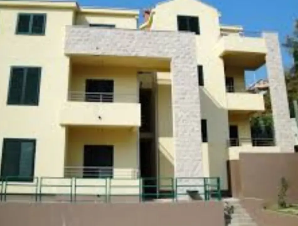 Izdavanje, dvosoban stan, 64m², Đenovići, Herceg Novi