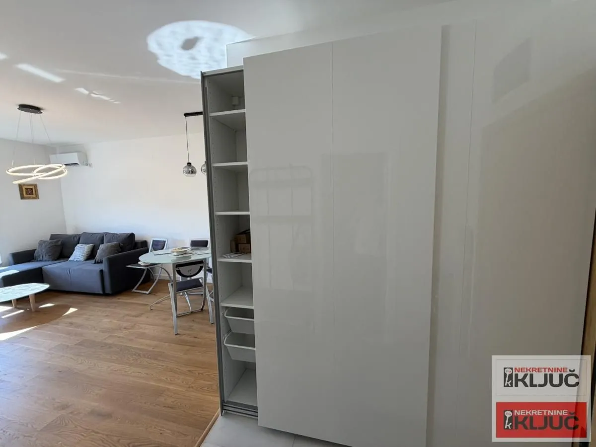 Izdavanje, jednosoban stan, 47m², Novi Sad, Srbija