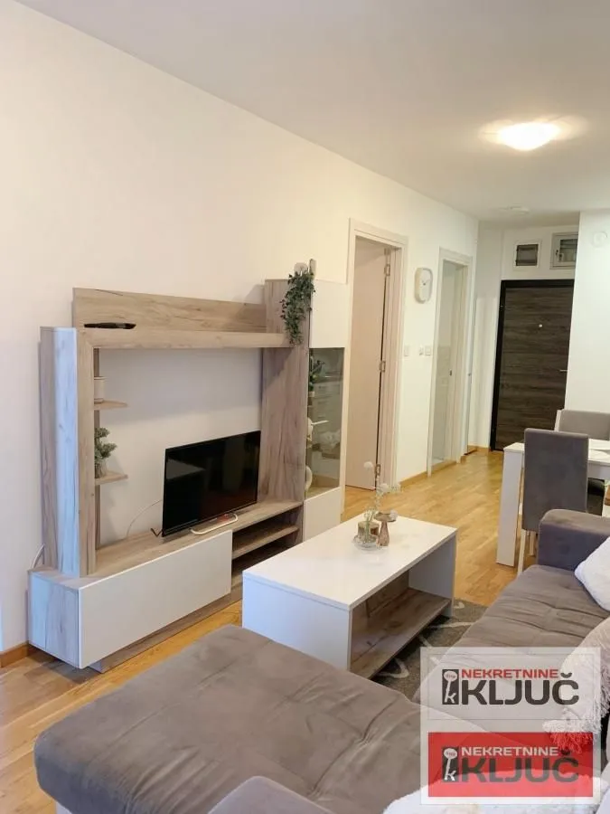 Izdavanje, jednosoban stan, 40m², Adamovićevo Naselje, Novi Sad Sve Podlokacije