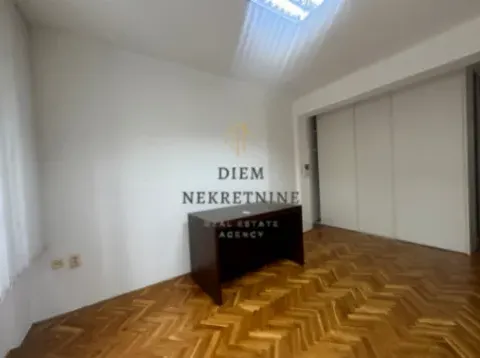 Izdavanje, jednosoban stan, 33m², Centar, Podgorica - image 3