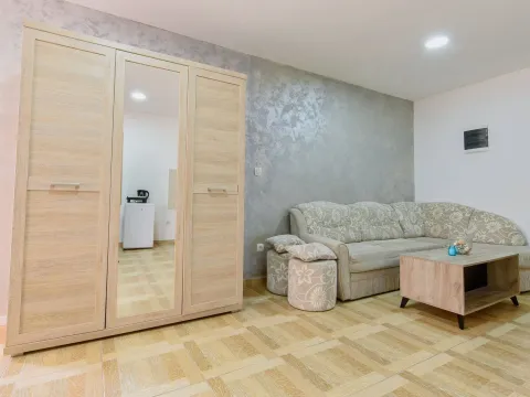 Izdavanje, jednosoban stan, 42m², Bečići, Budva - image 4