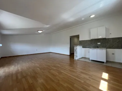 Rent, one bedroom apartment, 60m², Tološi, Podgorica - image 2
