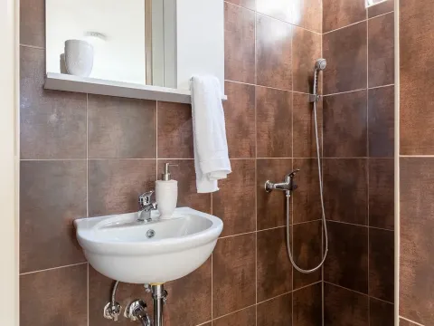 Izdavanje, kuća, 80m², Đuraševići, Tivat - image 22