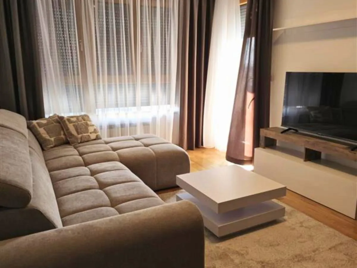 Izdavanje, trosoban stan, 80m², Novi Beograd Sve Podlokacije, Beograd