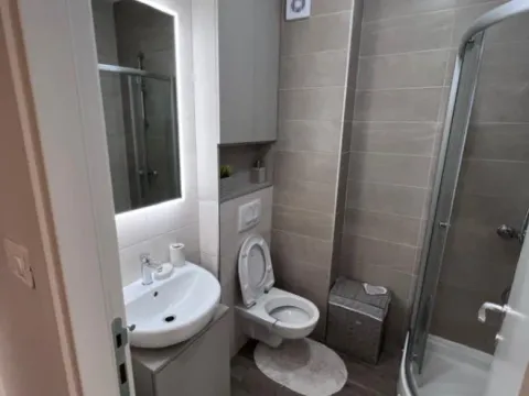 Izdavanje, jednosoban stan, 47m², City Kej, Podgorica - image 8