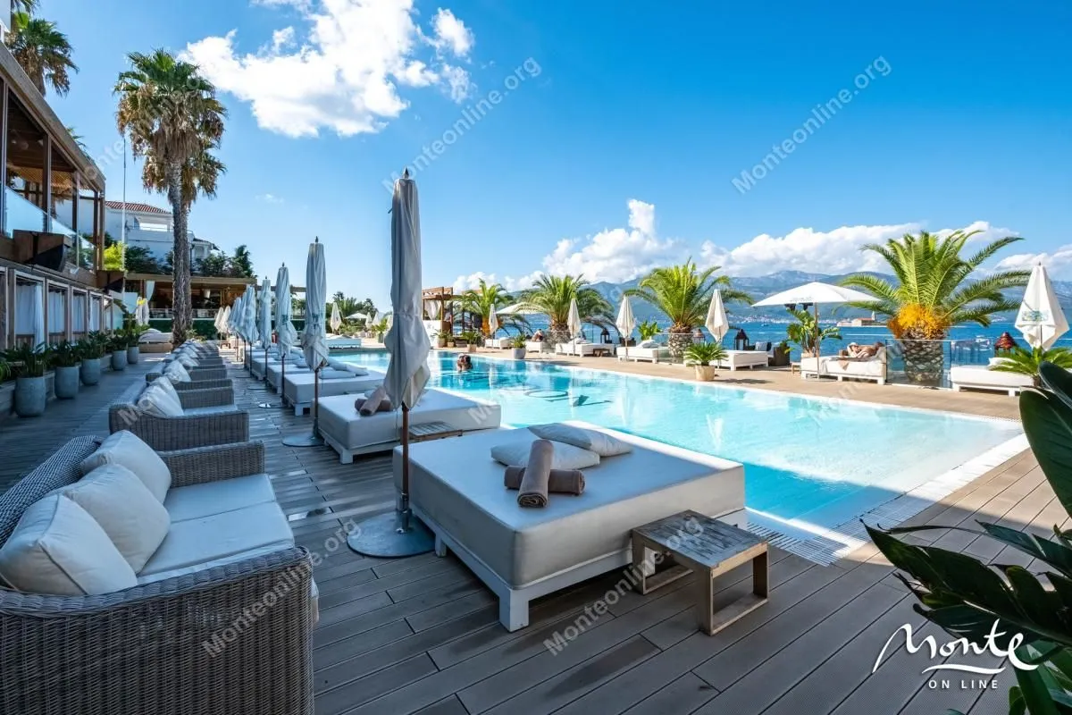 Prodaja, trosoban stan, 230m², Bogišići, Tivat