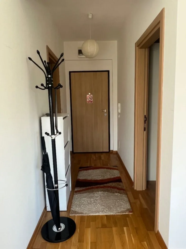 Izdavanje, jednosoban stan, 50m², Kalimanj, Tivat