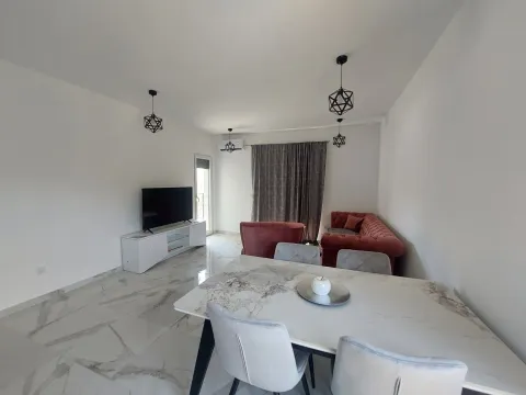 Izdavanje, dvosoban stan, 70m², Radanovići, Kotor - image 9