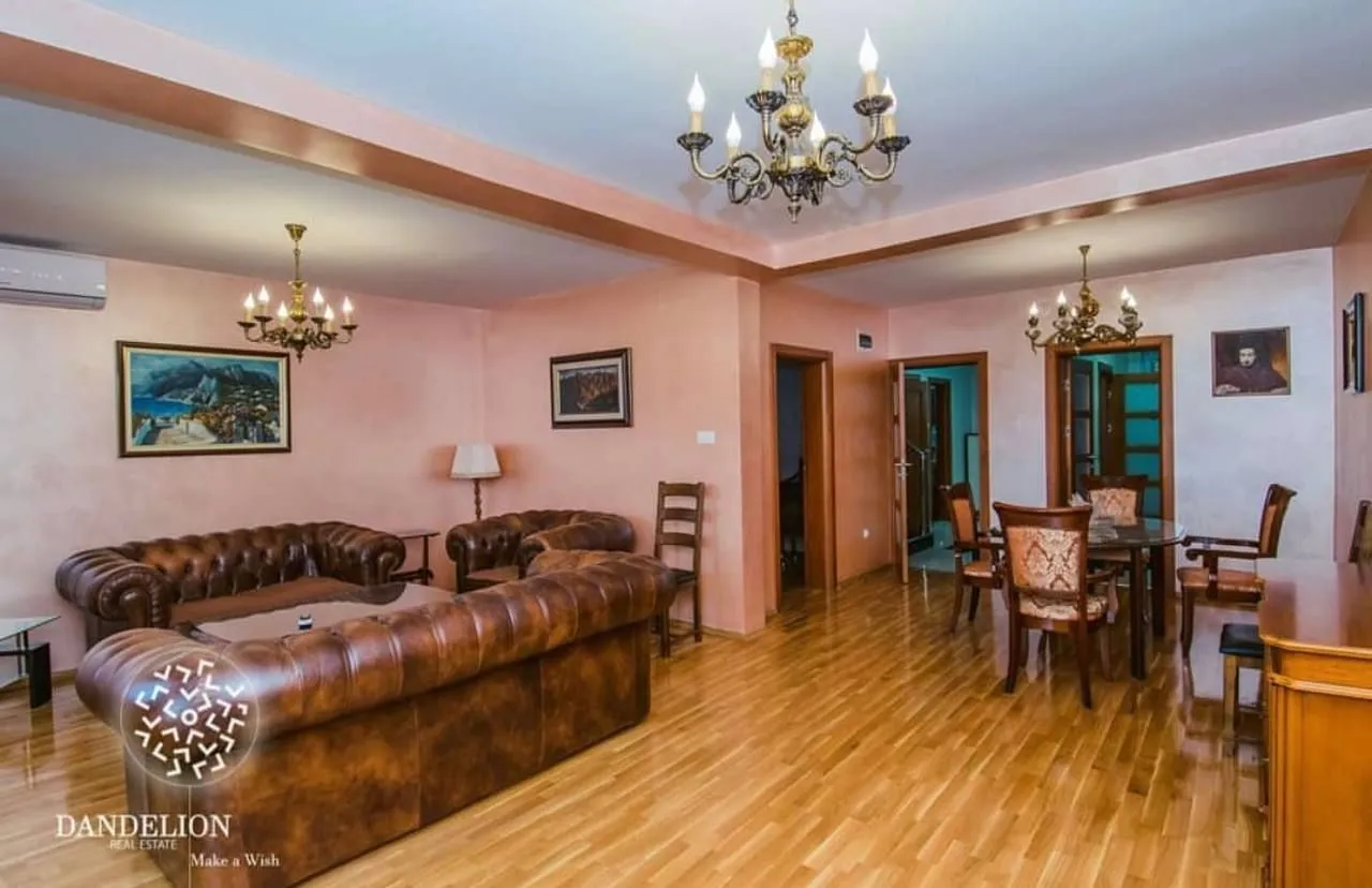 Rent, house, 220m², Stari Aerodrom, Podgorica