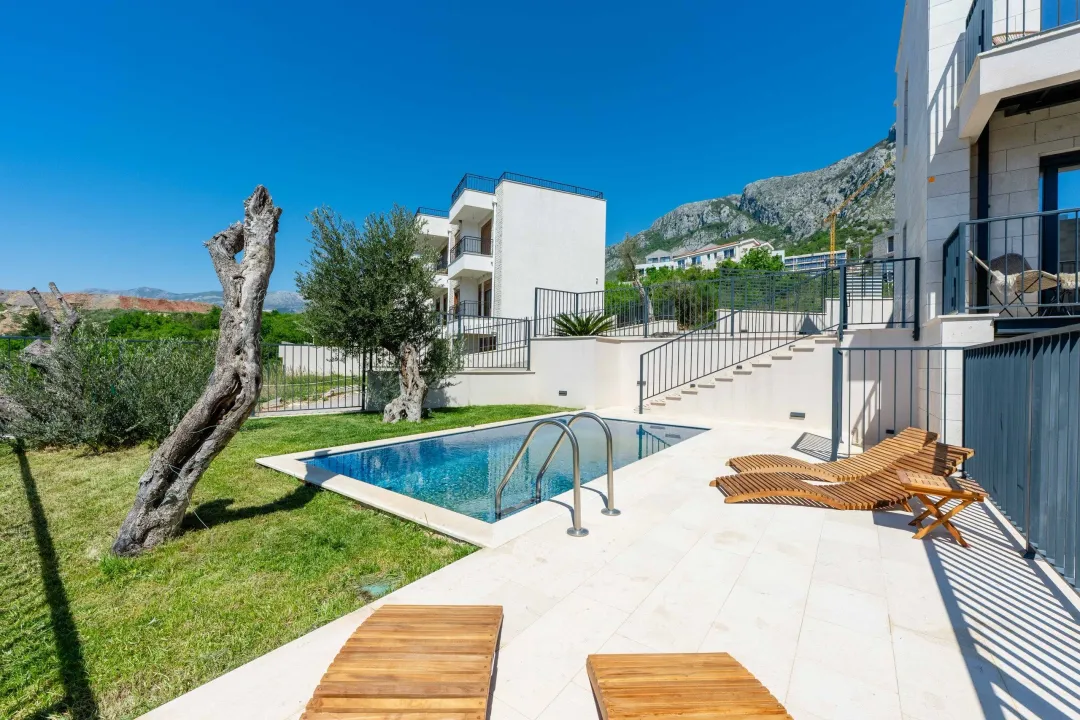 Izdavanje, kuća, 141m², Blizikuće, Budva