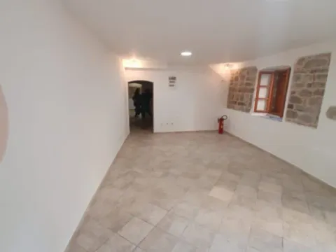 Sale, house, 100m², Centar, Kotor - image 10