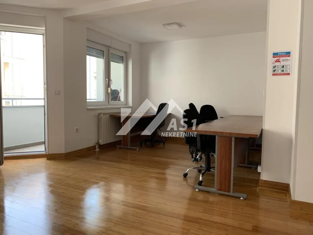 Rent, office space, 90m², Bulevar Oslobodjenja, Novi Sad Sve Podlokacije