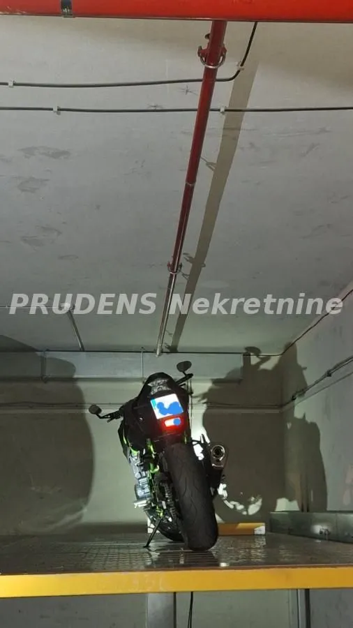Rent, parking/garage, 11m², Crveni Krst, Beograd