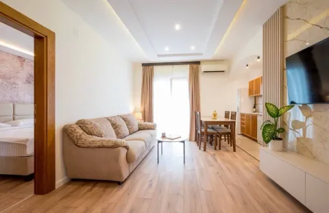 Rent, two bedroom apartment, 55m², Tivat, Crna Gora - image 2