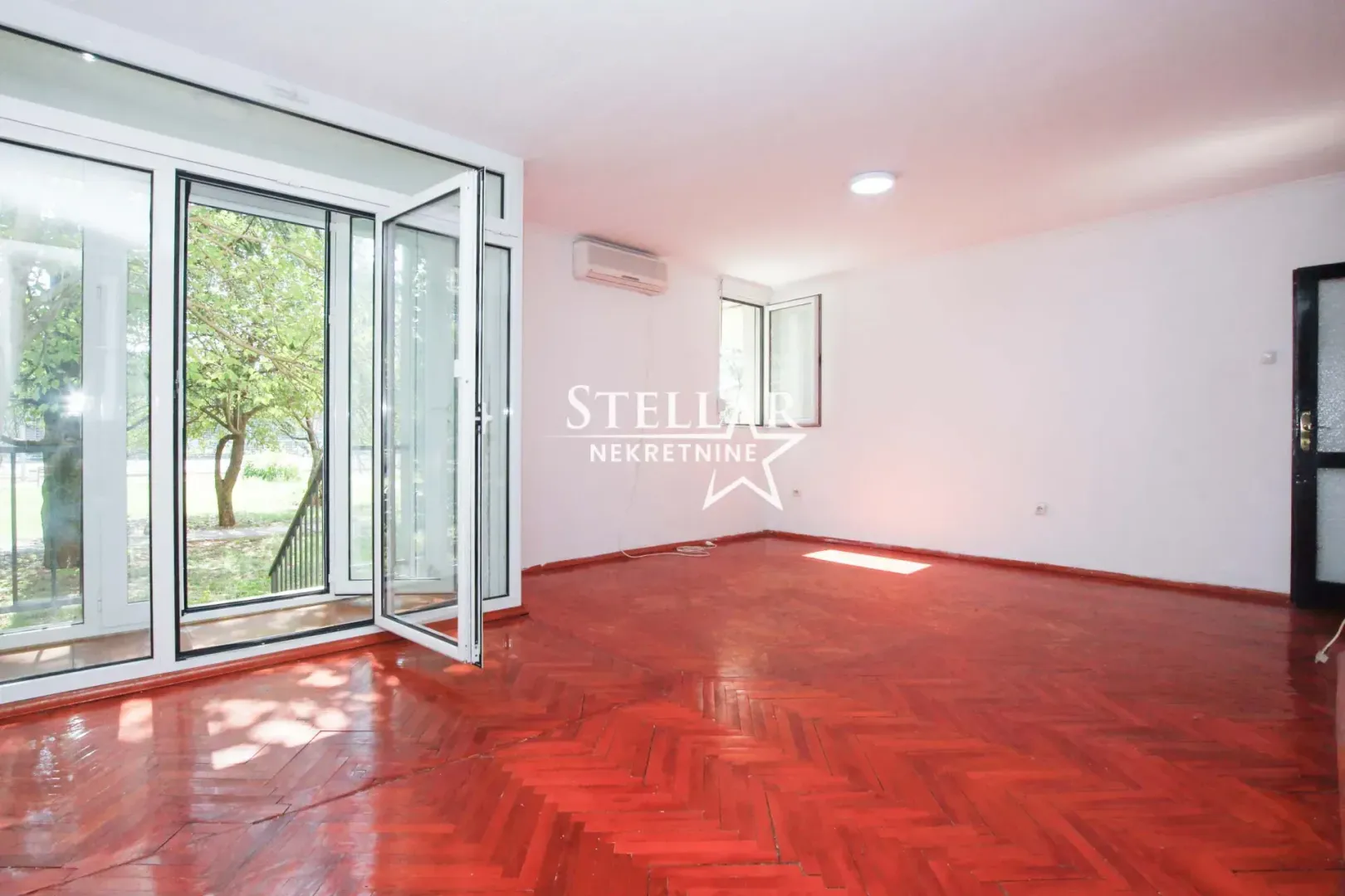 Izdavanje, trosoban stan, 110m², Blok 5, Podgorica