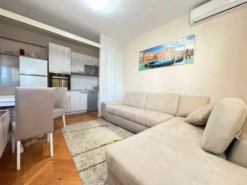 Rent, two bedroom apartment, 63m², Autobuska stanica, Podgorica - image 2