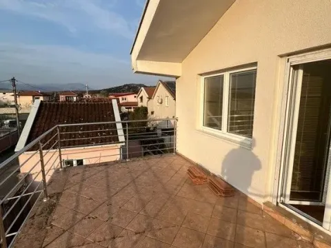 Rent, house, 300m², Donja Gorica, Podgorica - image 5