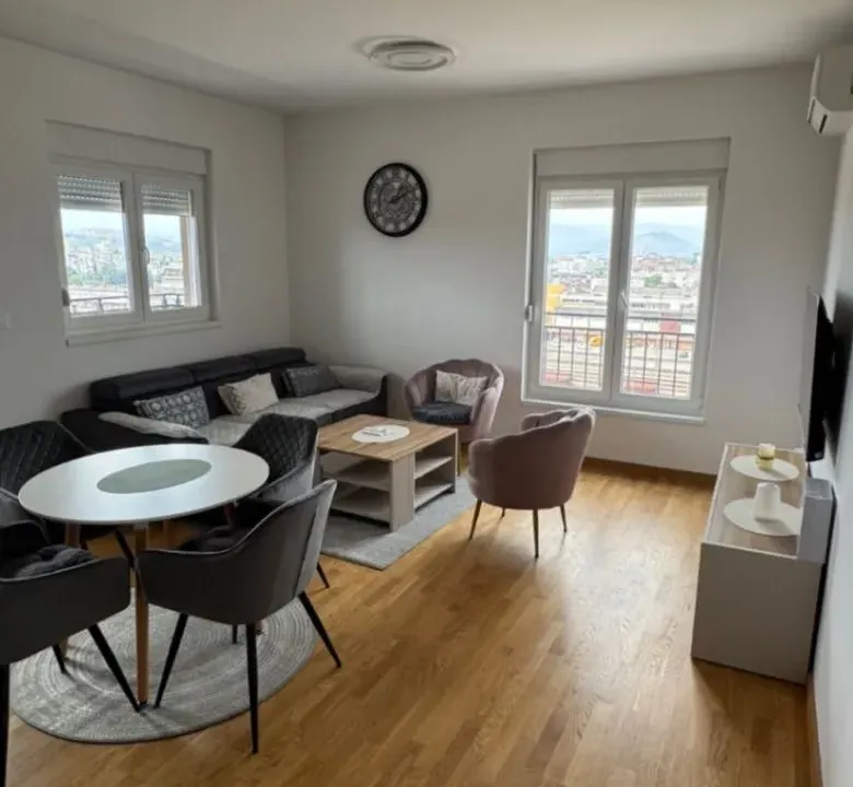 Izdavanje, dvosoban stan, 70m², Stari Aerodrom, Podgorica