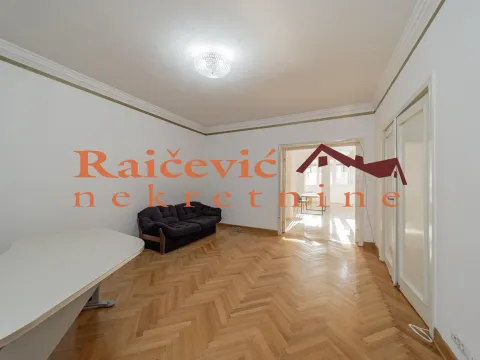 Izdavanje, trosoban stan, 102m², Vračar, Šid - image 10