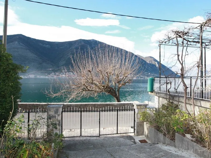 Sale, house, 220m², Dobrota, Kotor