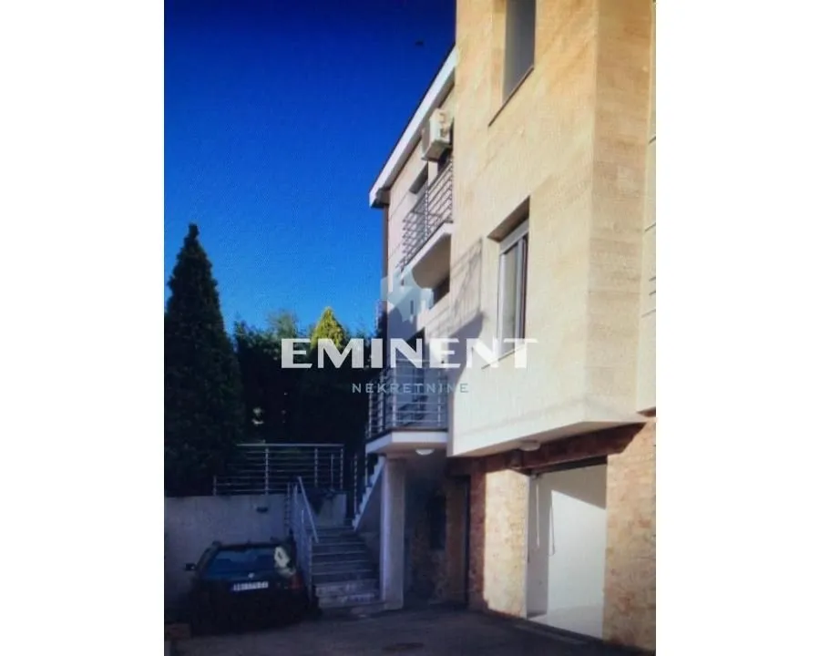 Rent, house, 220m², Senjak, Beograd