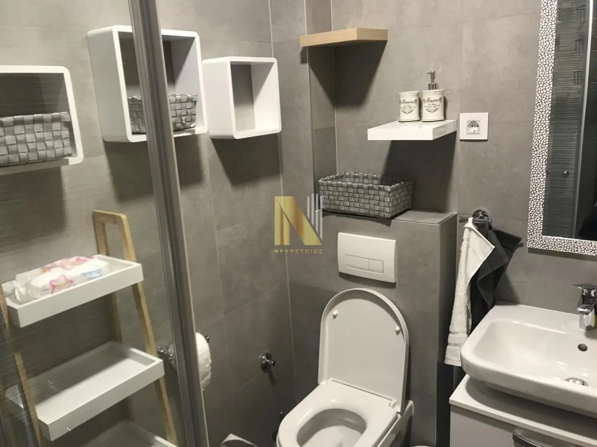 Izdavanje, dvosoban stan, 62m², Novi Sad, Srbija