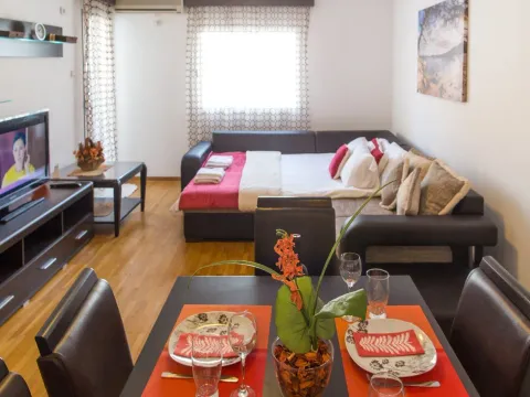 Rent, apartment, 49m², Budva, Crna Gora - image 2