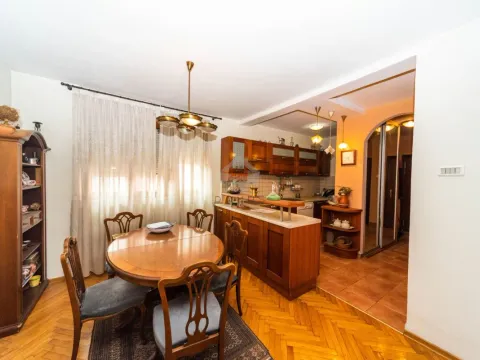 Izdavanje, trosoban stan, 90m², Centar, Podgorica - image 3