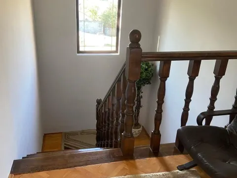 Izdavanje, kuća, 120m², Zagorič, Podgorica - image 11