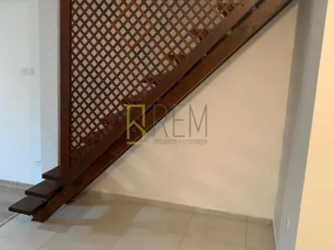Prodaja, kuća, 100m², Stara Varoš, Podgorica - image 15